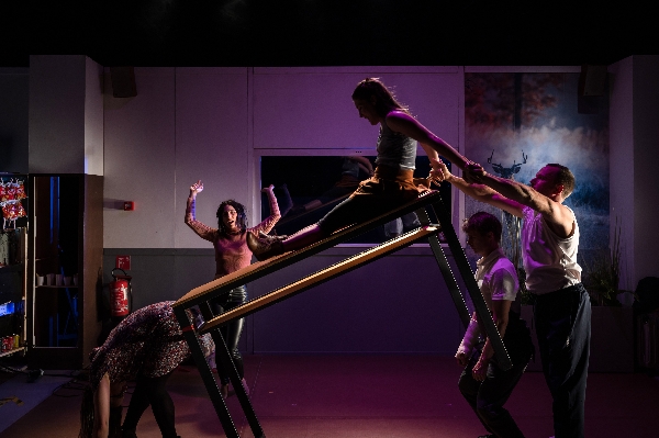 La Nuit du Cirque : A Snack to be - Cie La Main S'affaire